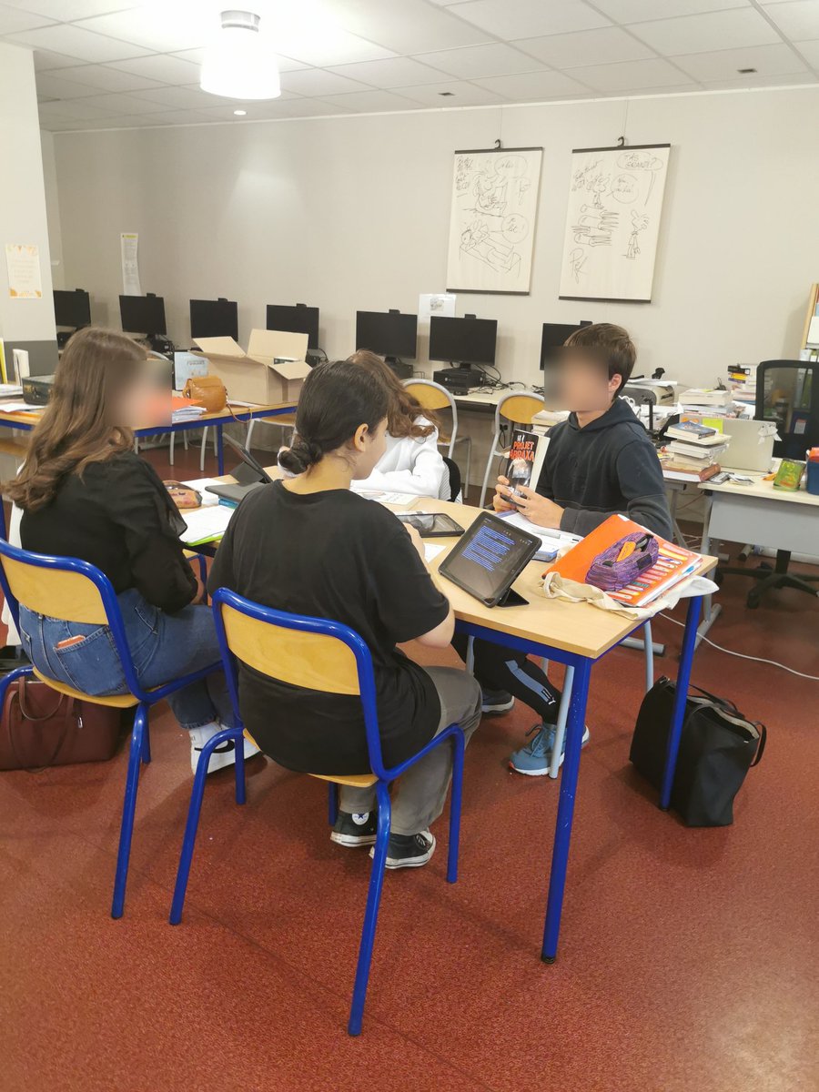 CdiFlers's tweet photo. 5 minutes pour convaincre ! Les 3C du clg Sevigné s'entraînent à l'oral avec une séance de #speedBooking  : 4 min pour présenter un livre de science fiction et argumenter, 1 min pr les auditeurs pour évaluer la prestation et on tourne au son de la cloche ! #Lecture #Oral https://t.co/EZ4QZnIvLp