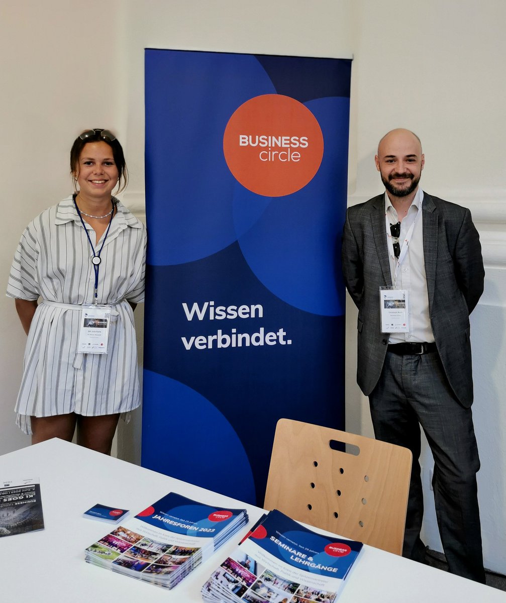 With @businesscircleA at the "#AI goes #business" conference in Wiener Neustadt. You find more information about the #event here: fhwn.ac.at/events/busines… #ki #seminar #BusinessIntelligence #outofoffice #fhwn #businesscircle #fridayvibes #businesstrip #networking #technology