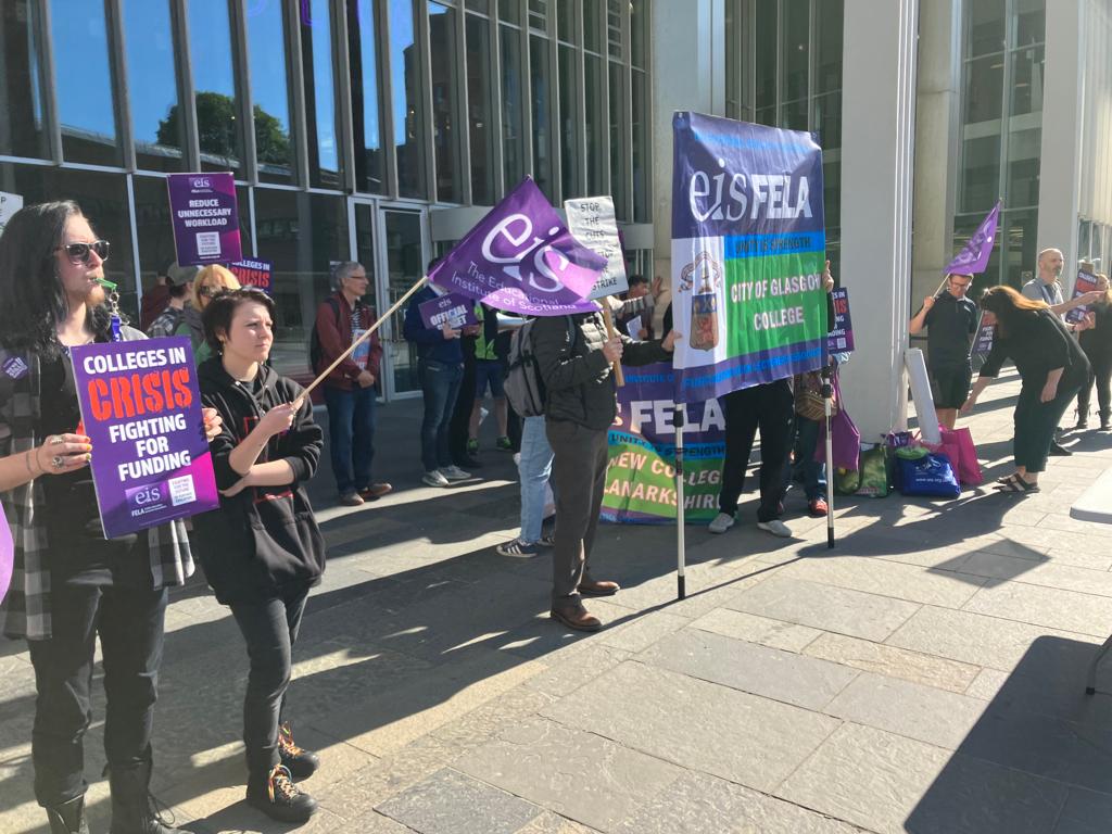 socialistworker's tweet photo. Day 4 of indefinite action by City of Glasgow College @EISFela members to save 100+ jobs ✊🏼✊🏾✊🏿
Send messages of support to Officebearers@cityofglasgowcollege.ac.uk
#EducationJobs #EducationStrike #Solidarity https://t.co/ERZ1FLhhws