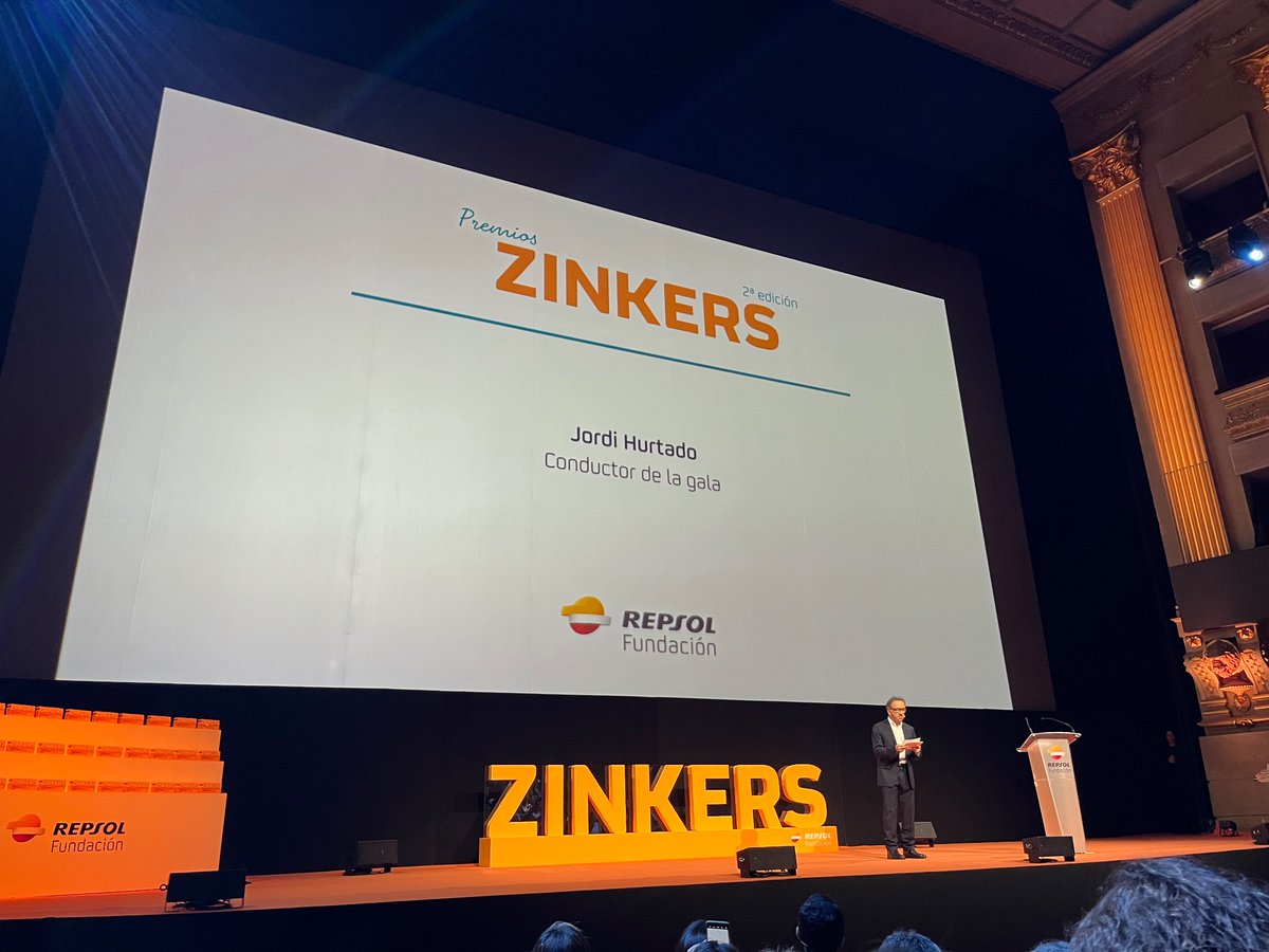 padrehoyos22's tweet photo. Expectantes para conocer a los ganadores de esta 2a edición de premios Zinkers en la categoría de Primaria y Secundaria. Juntos sumamos por la SOStenibilidad! ¡En breve se desvelará el resultado!🤞😉🥰 @FundacionRepsol @educacyl https://t.co/PoeidhBm93