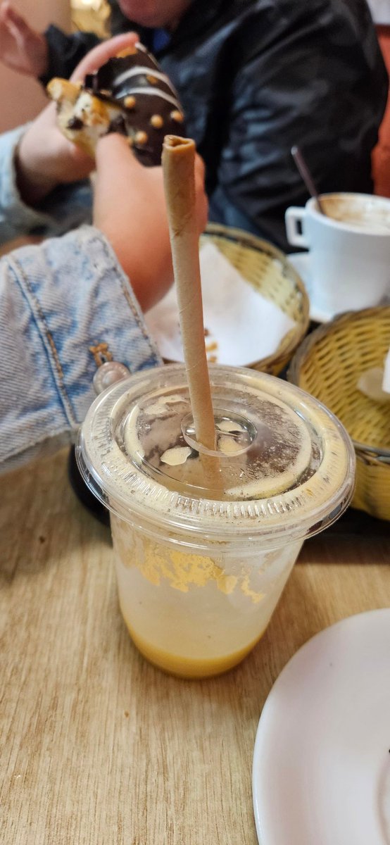 Wat heeft die hele Brexit voor zin gehad als ze hier ook gewoon kartonnen rietjes hebben?