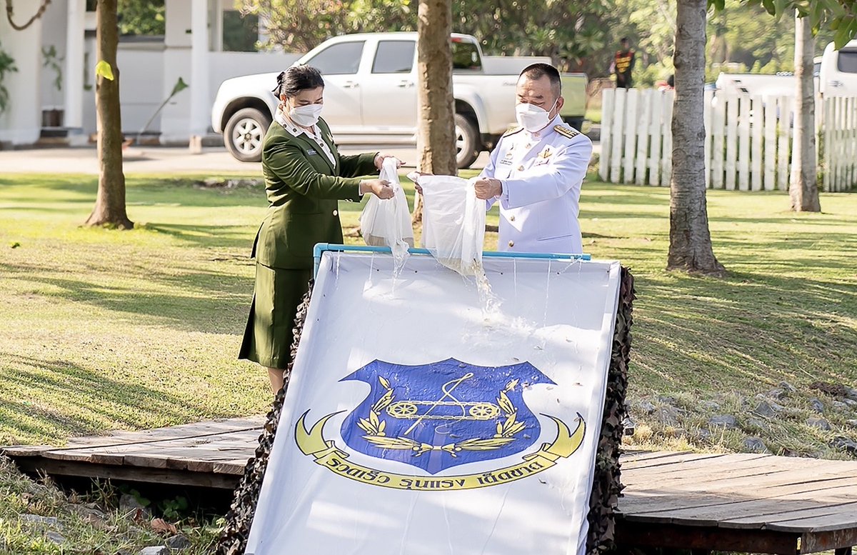 cavalrycenter's tweet photo. " ศูนย์การทหารม้า จัดกิจกรรมเฉลิมพระเกียรติ น้อมรำลึกในพระมหากรุณาธิคุณ สมเด็จพระนางเจ้าฯ พระบรมราชินี "
โดย พ.อ.กิตติชัย พฤกษ์พิพัฒน์เมธ รอง ผบ.ศม. ผู้แทน ผบ.ศม. นำกำลังพลในสังกัด ศม. และ สม.ทบ. สาขา ศม.  เนื่องในโอกาสวันเฉลิมพระชนมพรรษา 3 มิถุนายน 2566 ณ อาคารประมณฑ์ผลาสินธุ์ https://t.co/rFknRReqLX