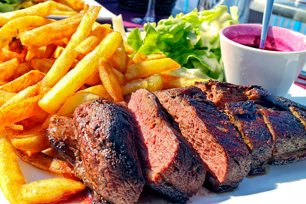 DigitalGanon's tweet photo. En France t'as un milliards de trucs incroyable à manger dans des restaurants ou des boulangeries et vous choisissez Burger Mid et Bad Donald par pitié essayez autre chose. https://t.co/SJPiSmTGVB