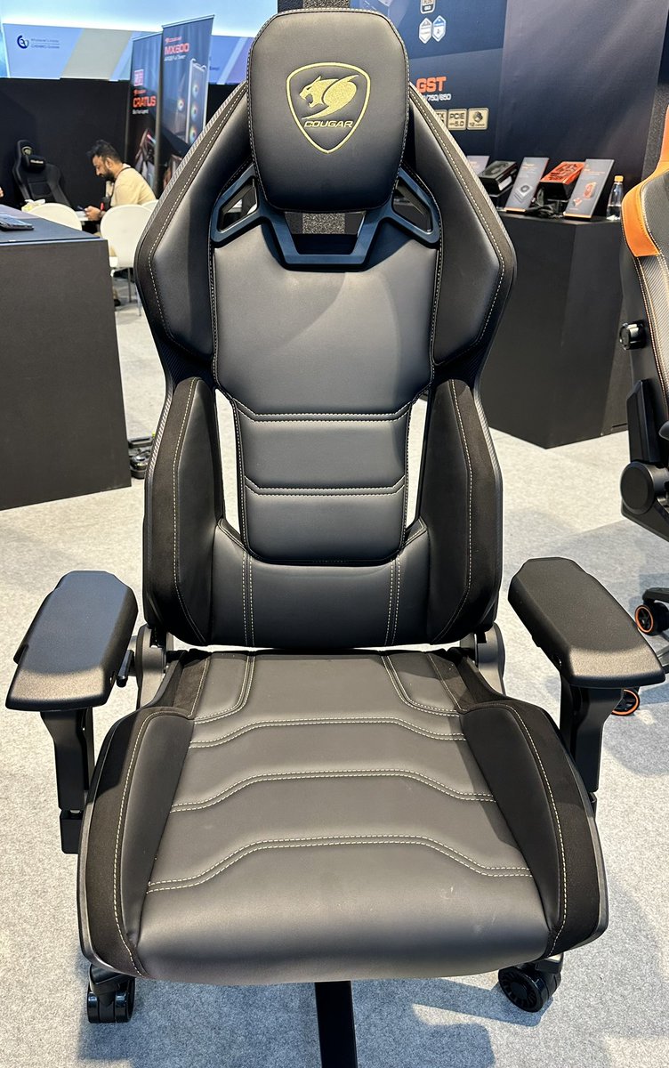 cougargaminglt's tweet image. COUGAR Hotrod Royal 👑 #Computex2023