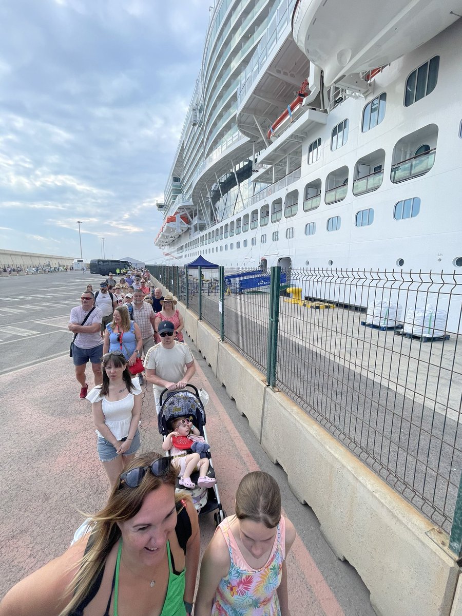 Q this morning for shuttle to Valencia, we were warned as apparently the amount of coaches ordered could not be found, no worries Q took 20 mins  Don’t  leave until 8pm.transfer took 15 and so far looks lovely.2x transfer one to local beach one to town. #cruiseblogger #cruise