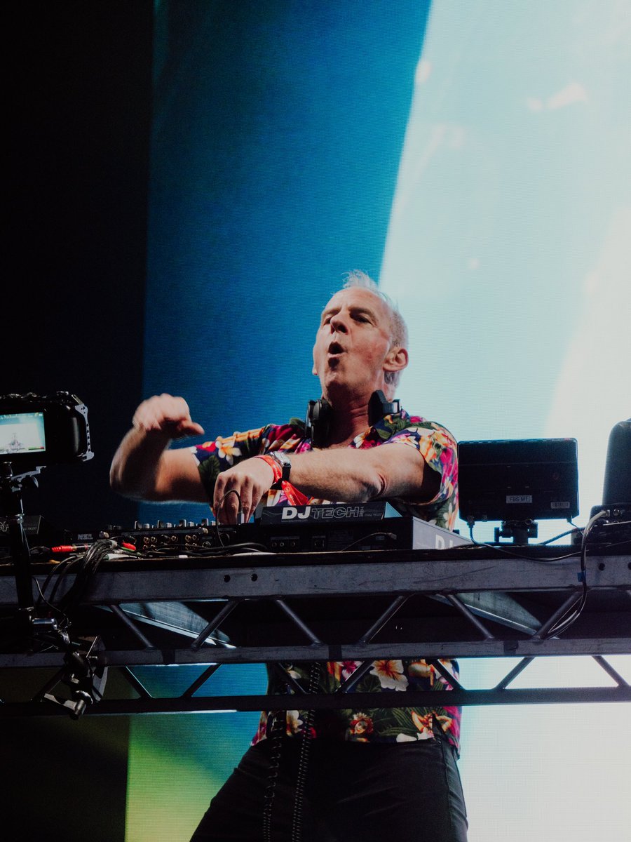 CiaraHillyer's tweet photo. @FatboySlim at #lovesavestheday https://t.co/S7DkTDzlvo