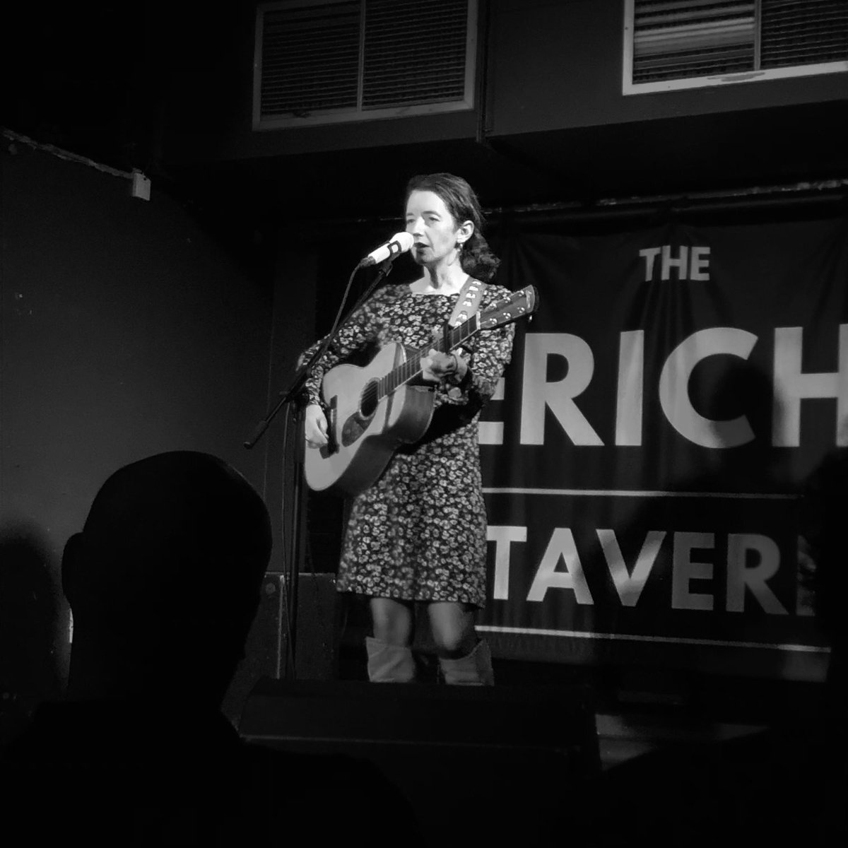 FolkShire's tweet photo. What a cracking evening last night ⁦@JerichoOxford⁩ courtesy of ⁦@emptyroompromo⁩ with the wonderful and hugely talented ⁦@MyMichaelaAnne⁩ and #Oxford ‘s very own, the excellent ⁦@Jonny_payne⁩ https://t.co/SYE40RkZkE