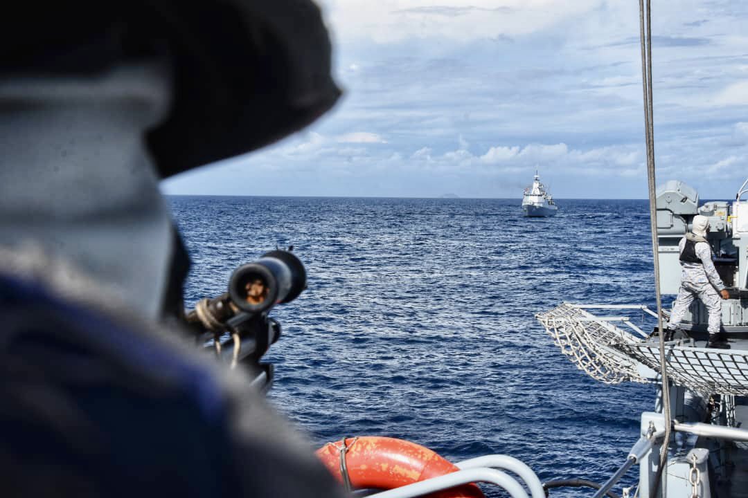 MPA_Barat's tweet photo. Close in for the kill!

Kapal-kapal Armada Barat TLDM memusnahkan sasaran jenis Killer Tomato semasa Surface Target Firing Exercise.

#KeringatKeamanan
#OSTEXWEST2/23
#SeaPhase
#ASuW https://t.co/UmEo75w9yD