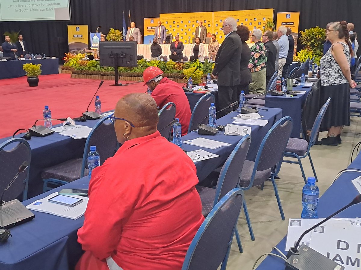 ZANewsFlash's tweet photo. PHOTO: EFF Councillors continue not to recognise the Afrikaans part of the national anthem. As soon as the part kicked in, they took their seats. @IOL https://t.co/Pkmqj8NShF