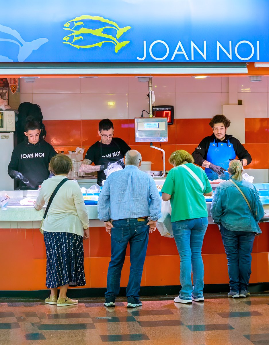 mllibertat's tweet image. #peixfresc JOAN NOI
#sompeixaters #demercat 🐙🐟🦀🐠🦐

#MercatsDeBarcelona #MercatDeLaLlibertat #metcatllibertat #mercatsbcn #peiximariscfresc #fembarrifemgràcia