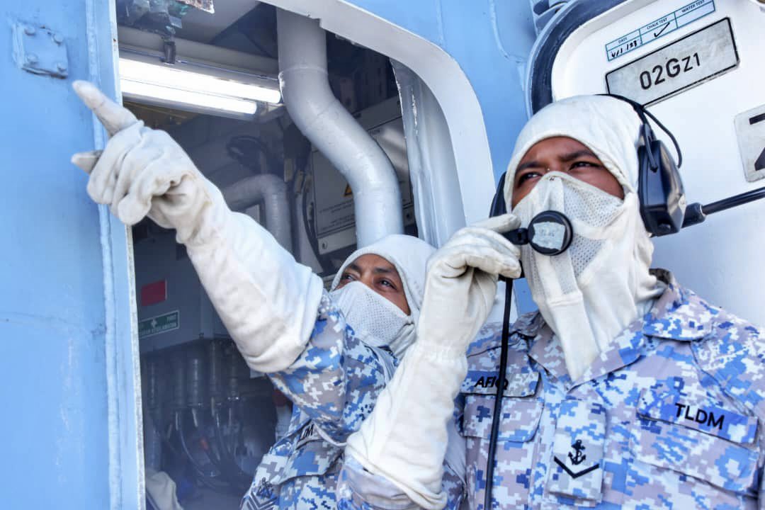 MPA_Barat's tweet photo. Under Attack!

Air Defence Exercise (ADEX) menguji kesiapsiagaan #NavyPeople mempertahankan ruang udara semasa Fasa Laut #OSTEXWEST2/23 di perairan Selat Melaka melibatkan 2 Pesawat Pejuang F/A-18D @tudm_rasmi 

#KeringatKeamanan https://t.co/EJtfP4zOi2