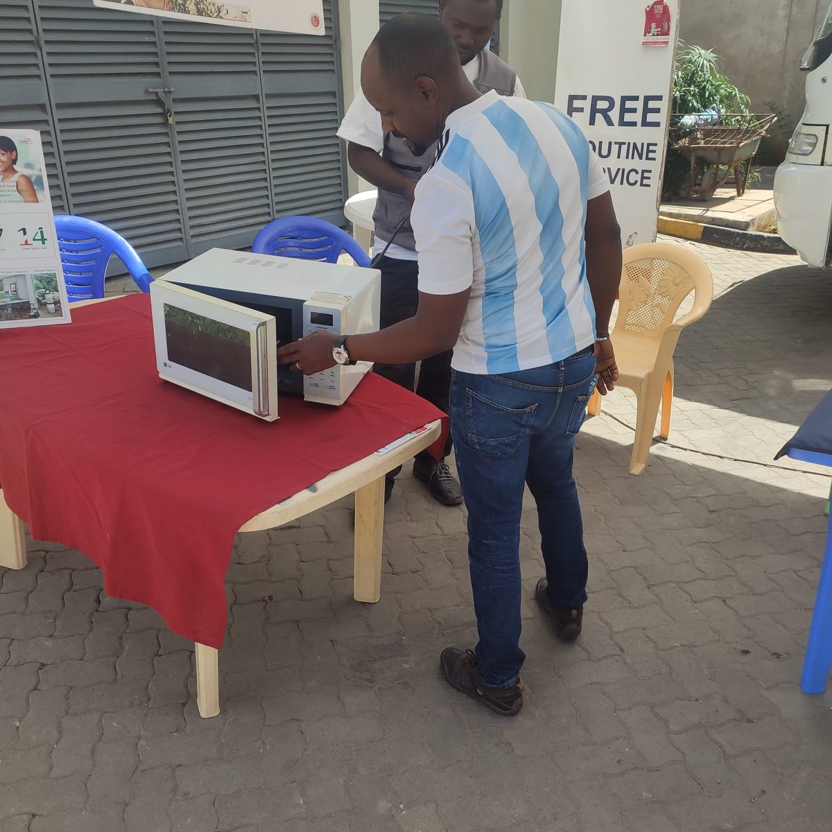 LGEastAfrica's tweet photo. Kazi imeanza.π¨βπ§π©βπ§π
Visit our Care Bus at Naivas supermarket, Kitengela and get the care your LG Appliances deserve. https://t.co/QPr0tu5wzp
