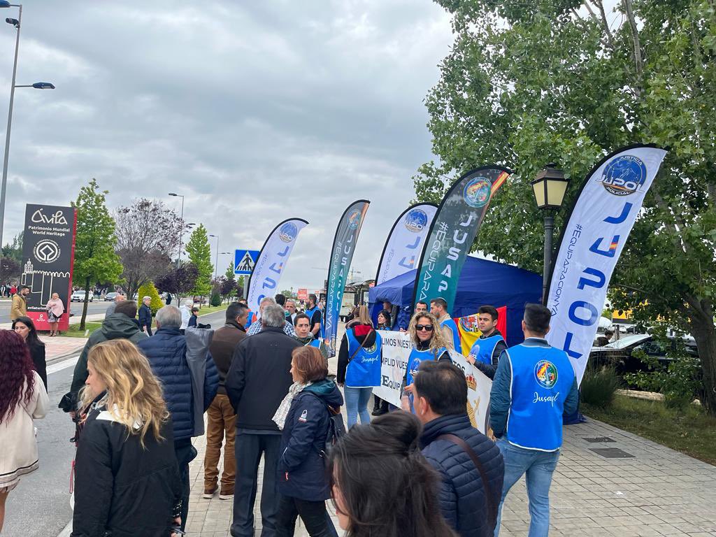 JupolNacional's tweet photo. 🗣En el día de hoy como ayer, JUPOL está acompañando a los compañeros de la promoción #XXXVII de Escala Básica y sus familias en #Ávila ante la #ENP.

💪No abandonamos nuestra lucha por la #EquiparacionYa y la #JubilacionDignaYa

#JUPOLContigo https://t.co/rBkK2ySwbp