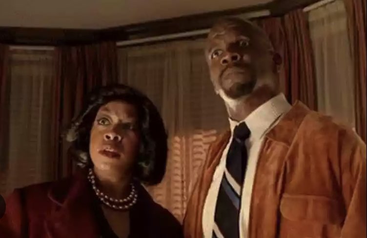 __nanaos's tweet image. Julius is the only man on earth who can handle Rochelle 😂.