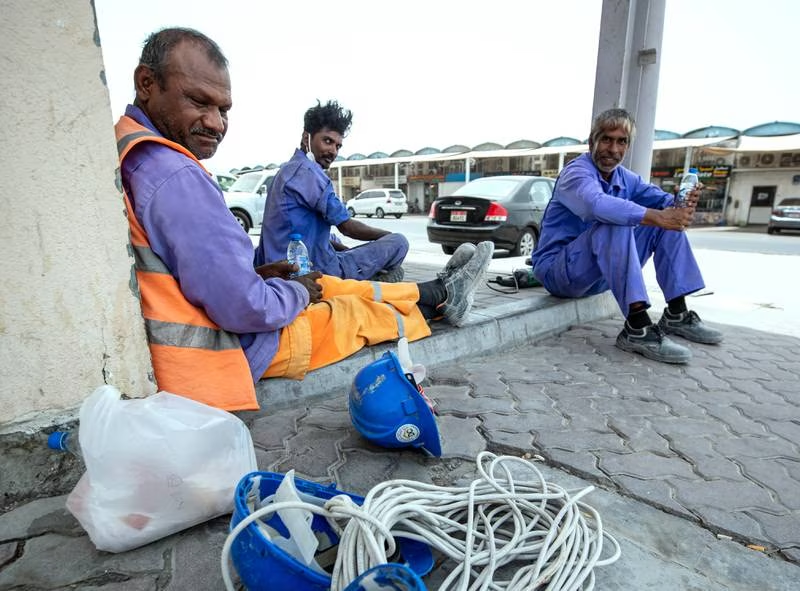 teh_maznah's tweet image. Cuti tengah hari mandatori UAE untuk pekerja luar akan berkuat kuasa pada 15 Jun, pihak berkuasa mengumumkan pada Khamis.
#UAE #middaybreak #pekerja #cuacapanas