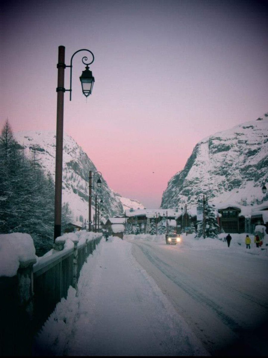 Early morning bread run #valdisere. 
Gorgeous. Thanks Holly x #chevallot 
#frenchalps #winterwonderland #mountainlife #tignes 
#booknow #contactustobook #skiholiday