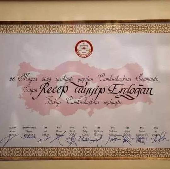 Alın size üniversite diploması
Hemde makamların en güzel halkın kendisi verdi