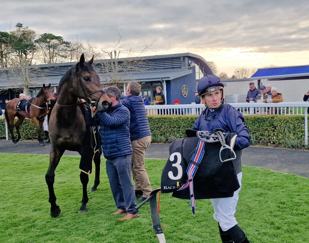 💷 If SAVETHELASTDANCE &amp; POINT LONSDALE both Win for Ryan Moore today at Epsom today:

I'll give £500 💷 Cash to One of You Lucky People!! 🥇 

To Enter: 👇

1️⃣ RT this Tweet
2️⃣ Follow <a href="/racingblogger/">Stephen R Power</a>

🚨 instagram.com/racingblogger

#Epsom #Oaks #HorseRacing 🎩