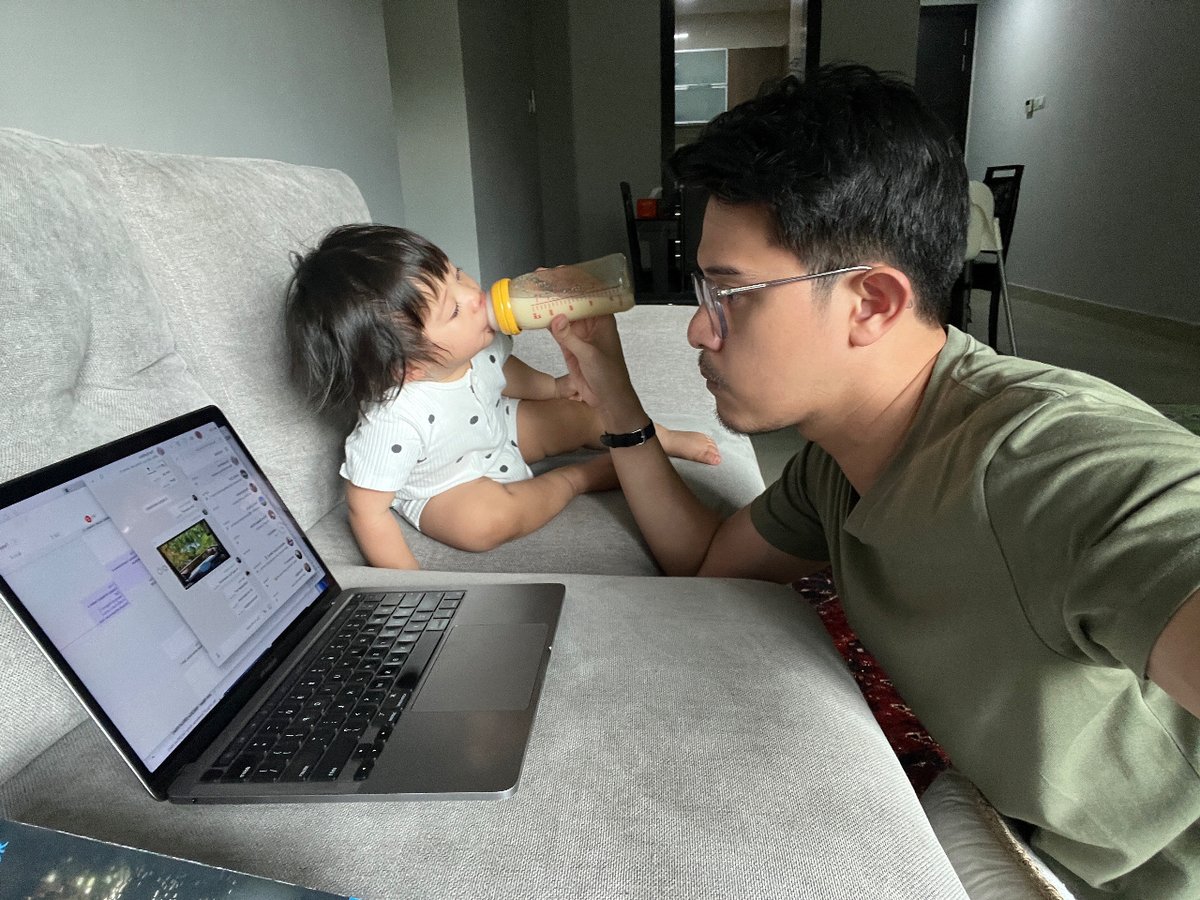 MillennialDadMY's tweet photo. Challenges WFH dengan anak

hebat parents yang boleh balance https://t.co/CCM3Cqa3Su