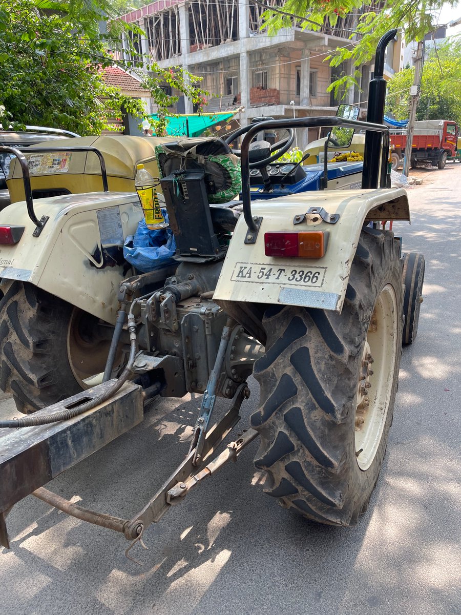 SidDebV's tweet photo. @blrcitytraffic @BlrCityPolice This is a daily pain with tractors and heavy goods vehicles parking and blocking the driveway and hindering traffic.
2:15 PM today 2nd June, 2023 at Koramangala 1st Main, 1st Block, Opposite Ganesha Temple.  Plz help.🙏 https://t.co/VQdIu6JHa0