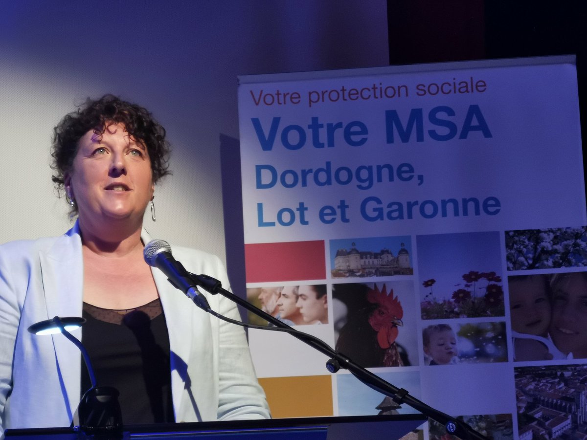 StefanutoC's tweet photo. [#AGMSAdlg2023] Merci à @LasternasI, Pdte du CASS, pour son rapport d’Action Sanitaire et Sociale dans lequel elle met en lumière l’action des travailleurs sociaux, accompagnée des élus, sur les territoires pour répondre aux besoins de nos adhérents. https://t.co/uBso670qxz