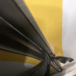 電車のドアにカバンの金具が挟まって…目的地ではない駅まで運搬される!