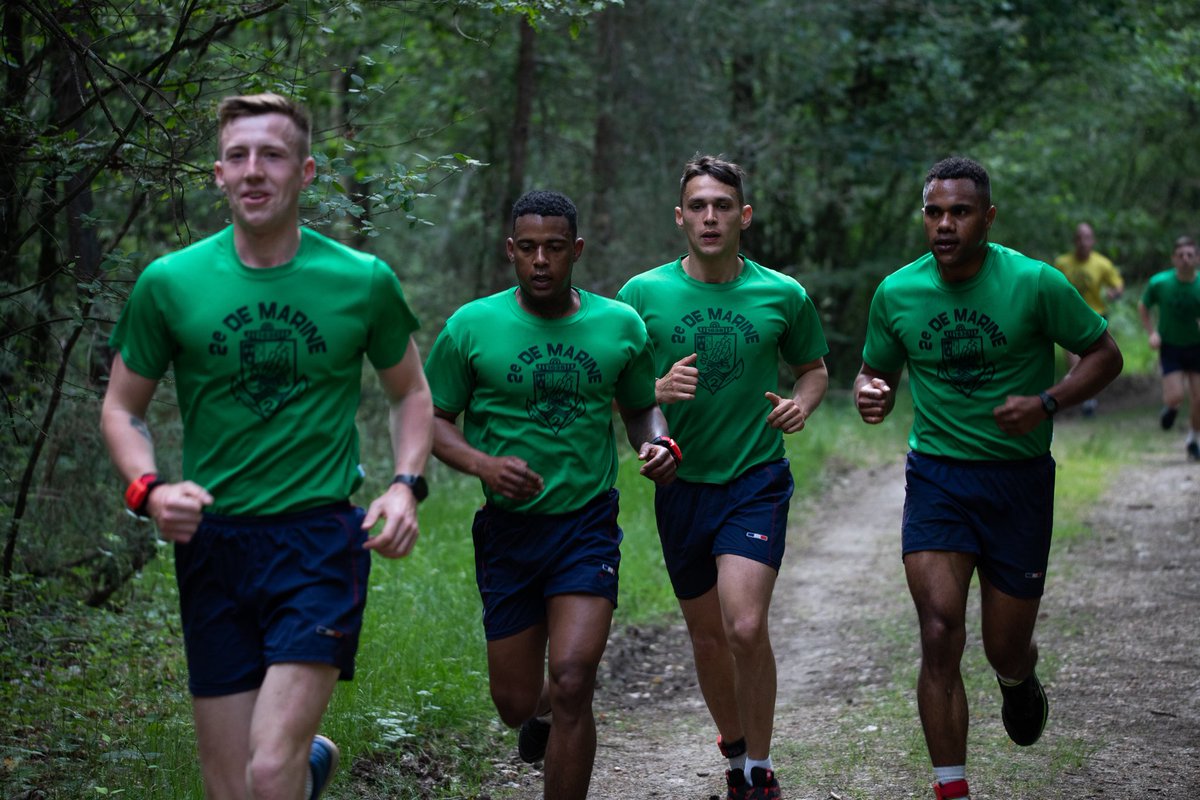 [#RUSTICITÉ] Les #marsouins du 2 s'élancent sur 13km pour le #cross régimentaire. L'occasion de parcourir une dernière fois la campagne sarthoise pour ceux qui partent à l'été. 
 #DeTERREmination #SoldatsOps