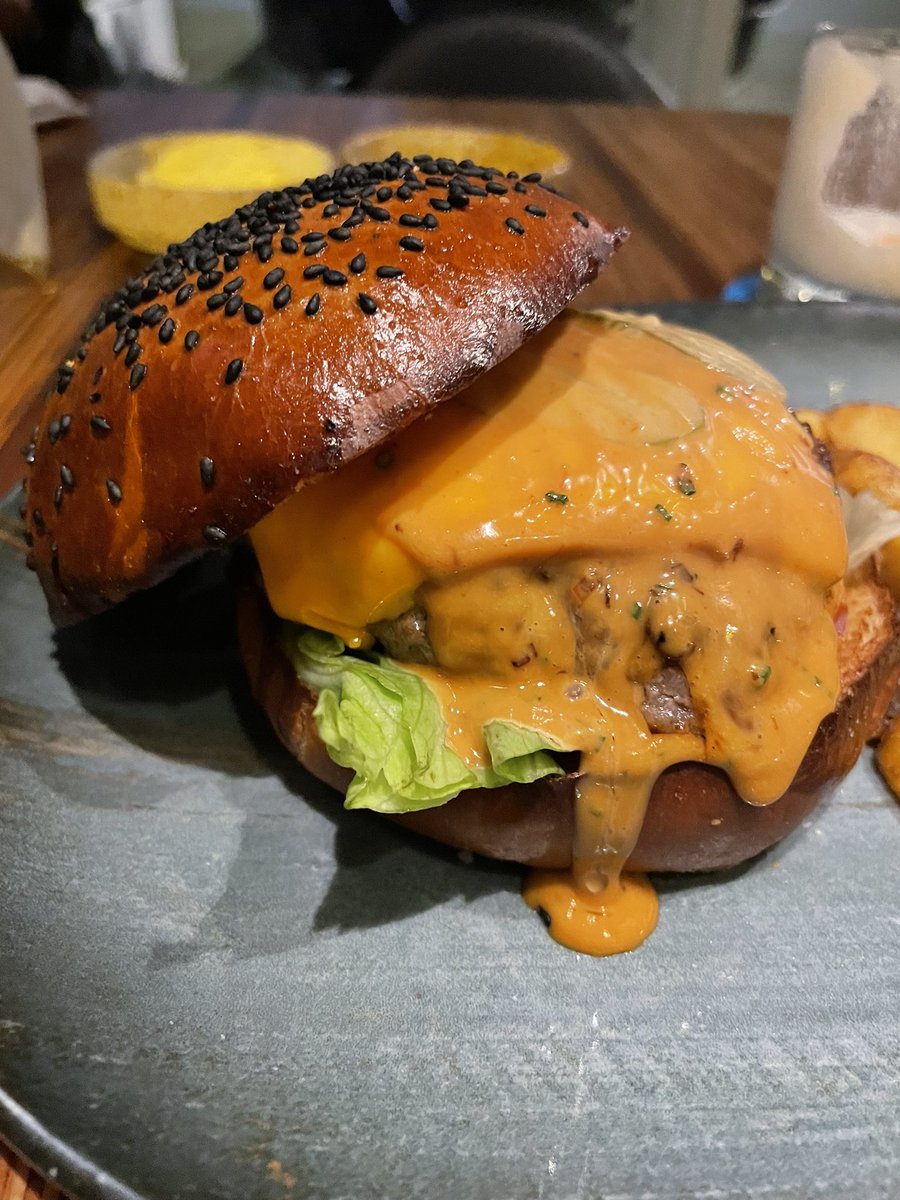 Lima food tour part 1.
Burger at Cosme. Follow for more.
#elite #greateats