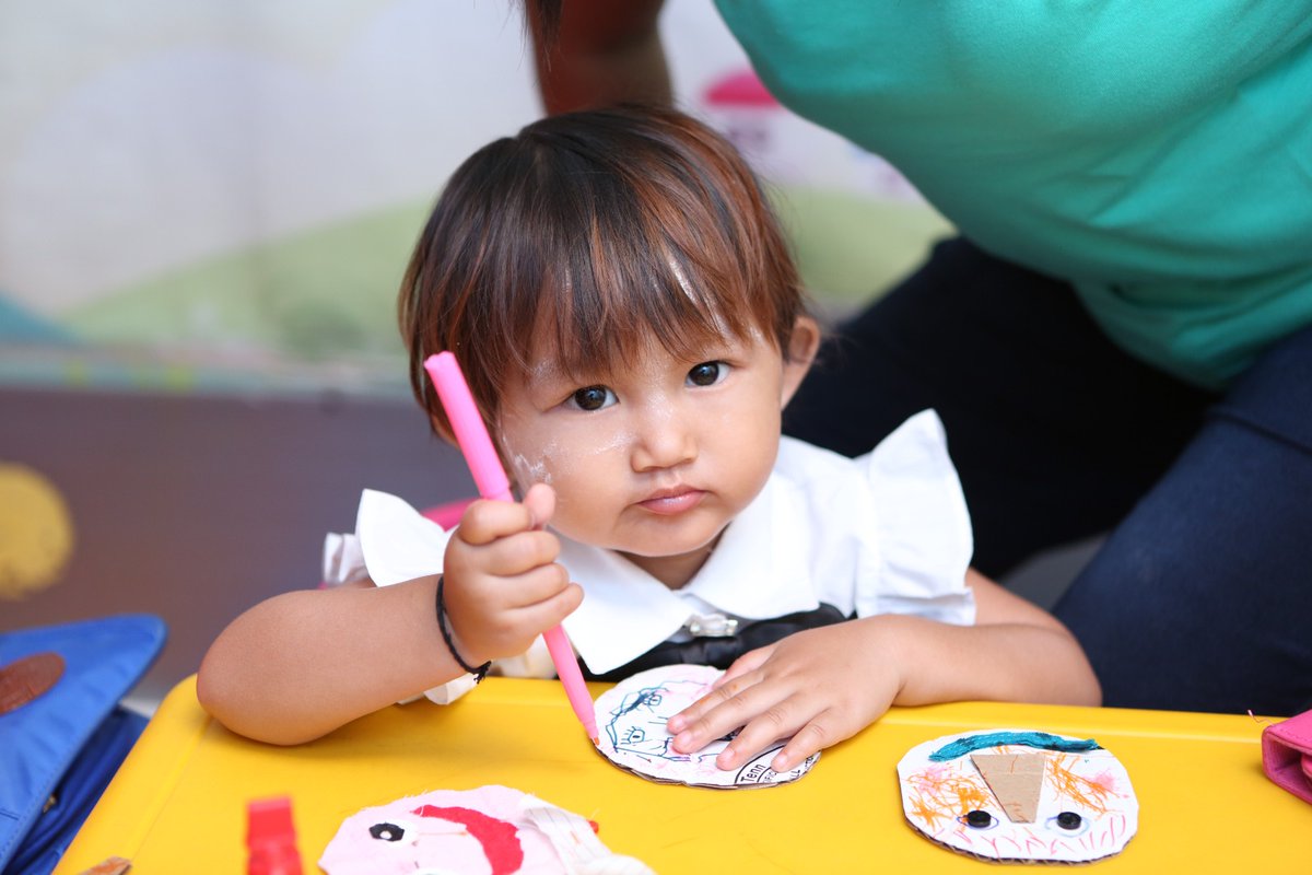 Seniman Kecil untuk semua kanak-kanak di dunia, tanpa mengira bangsa, agama dan latar belakang ekonomi.

Boleh layari senimankecil.com untuk info tambahan.

Berbalik kepada tweet awal, bagaimana mahu menjadi sebahagian daripada visi Seniman Kecil?
