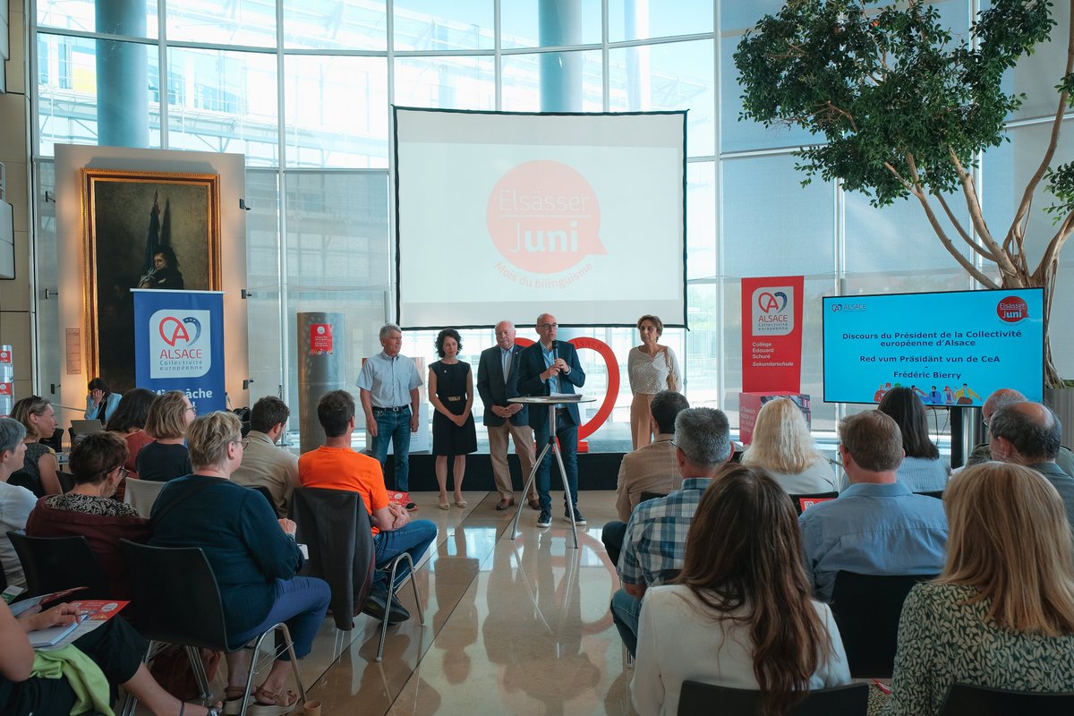 🗣️[BILINGUISME/ZWEISPROCHIGKEIT] #ElsässerJuni ! L’#Alsace et l’#alsacien sont indissociables/S’#Elsàss un sini Sproch sìn untrennbàr ! Lancement du 1er Mois du #bilinguisme organisé par la #CollectivitéEuropéenneAlsace, sous le signe de la #jeunesse.⤵️
alsace.eu/actualites/l-a…