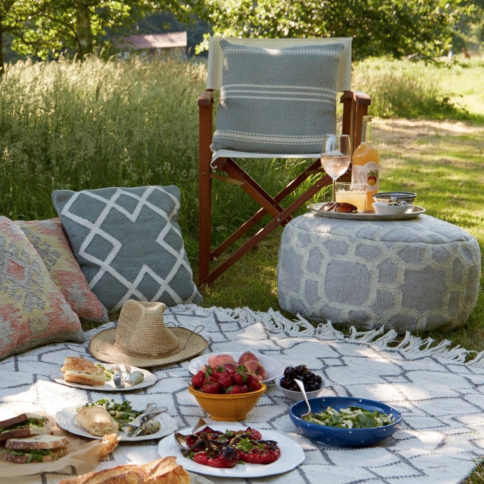 We love this picnic setup from Weaver Green, featuring their gorgeous cushions, rug and footstool. All are made from 100% recycled plastic bottles, so they are stain-resistant and water-resistant - perfect for summer picnics! #picnicrug #summerpicnic weavergreen.com/collections/me…