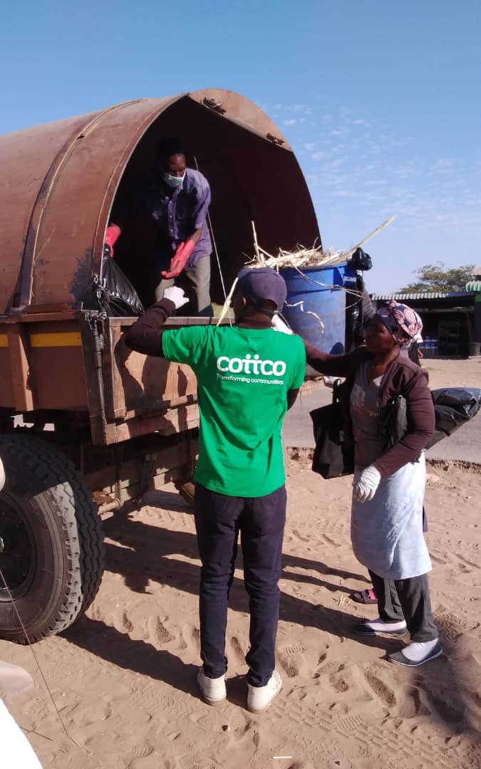 #TeamCottco from Gokwe participated in the National Clean-Up Campaign by cleaning Gokwe Centre
#cleanup
#Going4Growth
#TransformingCommunities