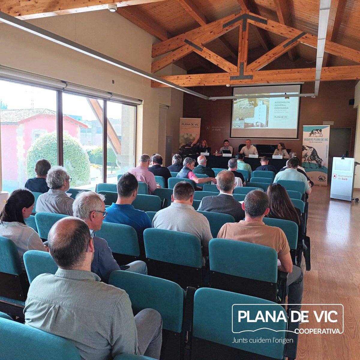 Avui és l'Assemblea de Socis/es de la Cooperativa Plana de Vic!

🌾 Com a agricultors i ramaders compromesos, valorem la importància de treballar junts i prendre decisions col·lectives. Moltes gràcies a totxs!

#cooperativa
