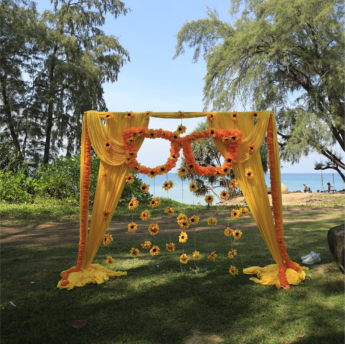 Adding the warmth of sunshine to every corner with this stunning haldi decor🌻✨

Book your wedding Haldi Ceremony, Call to +919871009325

Read more: bit.ly/3I5aqsi

#haldiceremony #WeddingPlanning #Weddinghaldi #haldirasam #weddingdecorations #weddingdecorideas