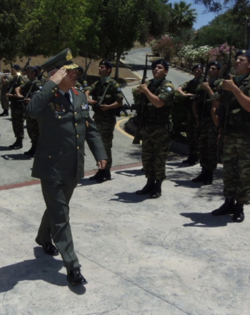 Βαθειά θλίψη για την απώλεια του Στρατηγού Κωσταράκου, επίτιμου Α/ΓΕΕΘΑ και πρώην προέδρου της EUMC. Αφοσιωμένος στρατιώτης, συνέβαλε σημαντικά στην ασφάλεια & άμυνα του Έθνους και πρωτεργάτης στην CSDP της ΕΕ. Η Κύπρος ήταν πάντα μέσα στην καρδιά του. Αιωνία του η μνήμη.