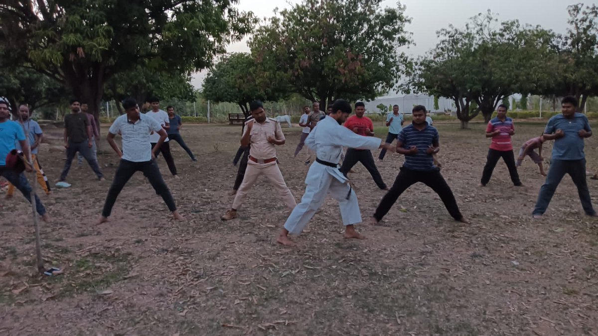 dfogodda's tweet photo. Self defence training at Biodiversity Park , Godda.
Martial arts is not just about fighting, it's about building character. #Health #healthylifestyle #EnvironmentDay23 https://t.co/qIbsob0K9W
