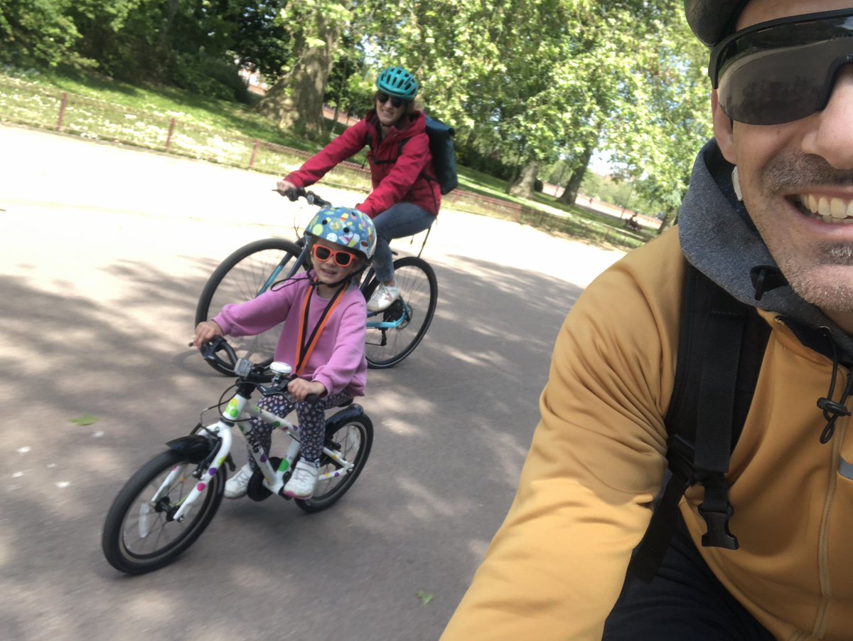 Post #PedsICU night shift 🚴‍♀️ ride with my missus!! <a href="/LauraMPujol/">LauraMPujol</a>