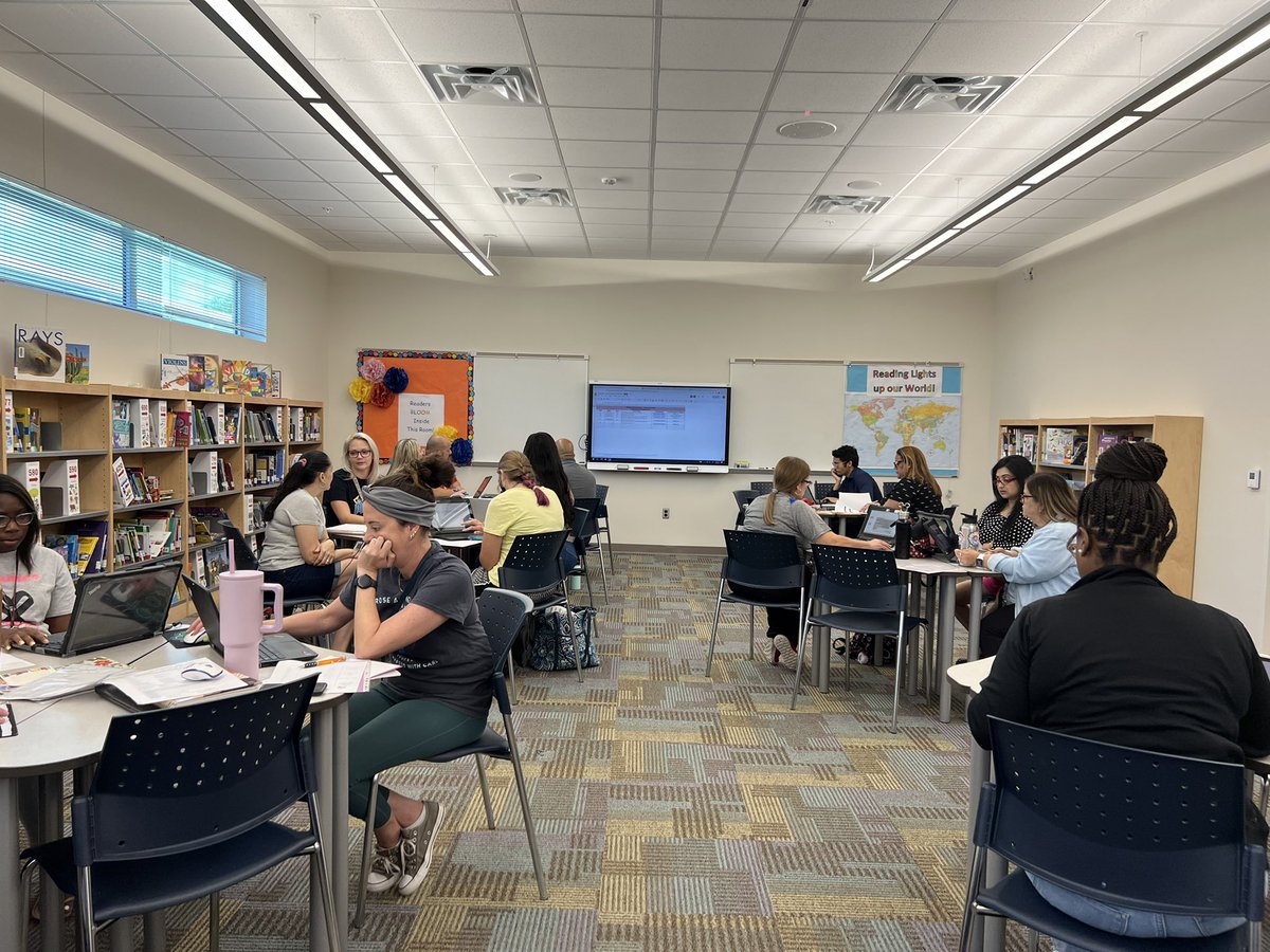 Summer School Pre Planning Day… Love this group of educators!  Excited to have fun learning this summer with our Patriots ❤️🤍💙
#OCPS #SummerLearning
#WinegardPatriots