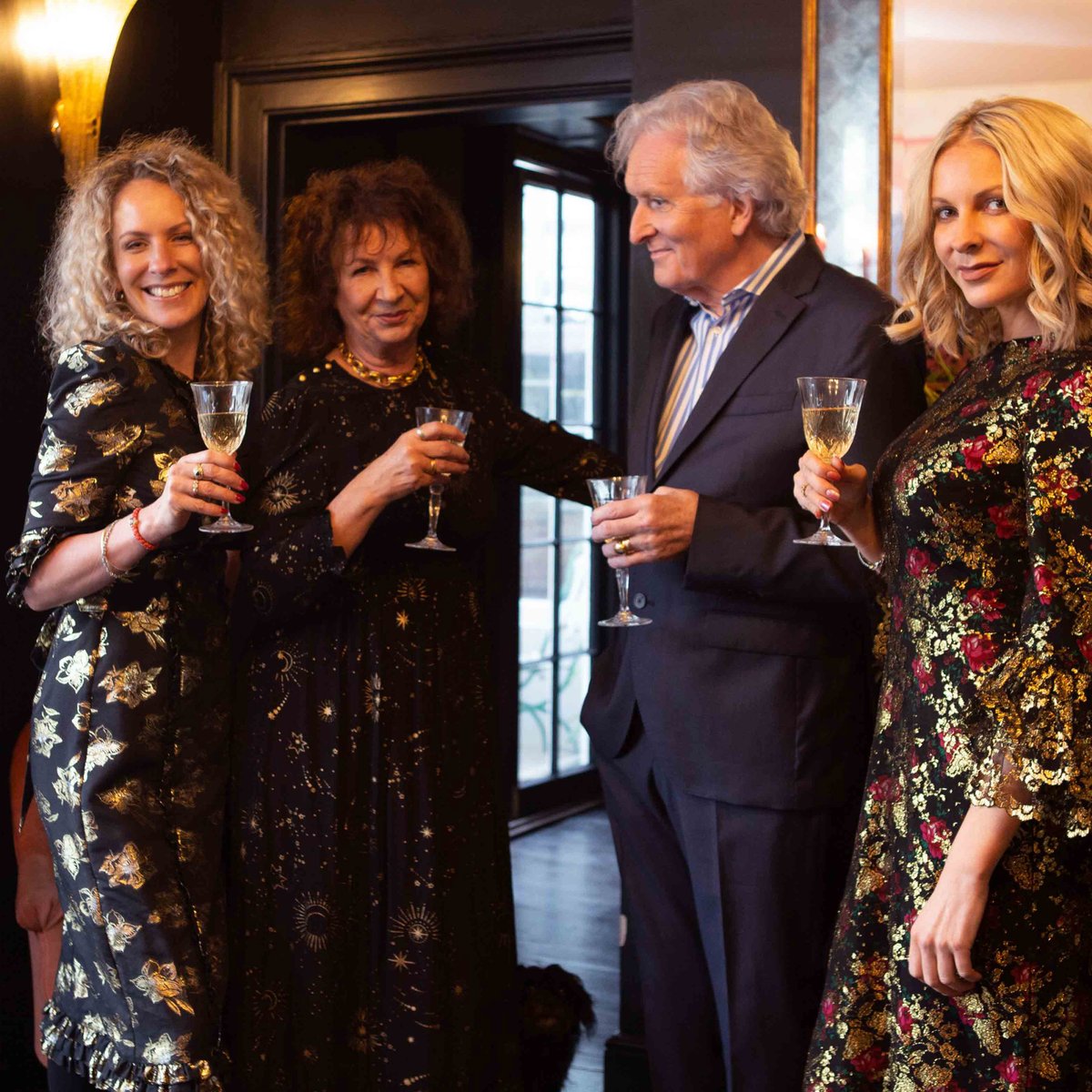 Cheers from Team Davidson to a fabulous weekend! 🍸️⁠
⁠
Why not (refreshment in hand) peruse our guide to stocking your drinks cabinet with the very best. From glassware to our favourite luxury essentials, you might find something you like...

davidsonlondon.com/the-luxurious-…