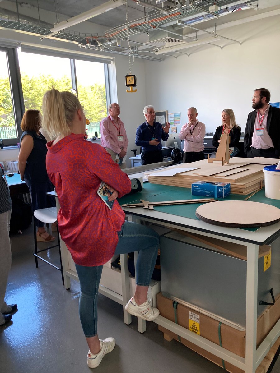 FoodHeartlandNI's tweet photo. A group of @FoodHeartlandNI businesses visited Southern Regional College's Banbridge Campus this morning to learn more about the college's business support facilities. @srcchat #abcagri  #productphotography #businesssupport https://t.co/9Ht4JXc4Fe