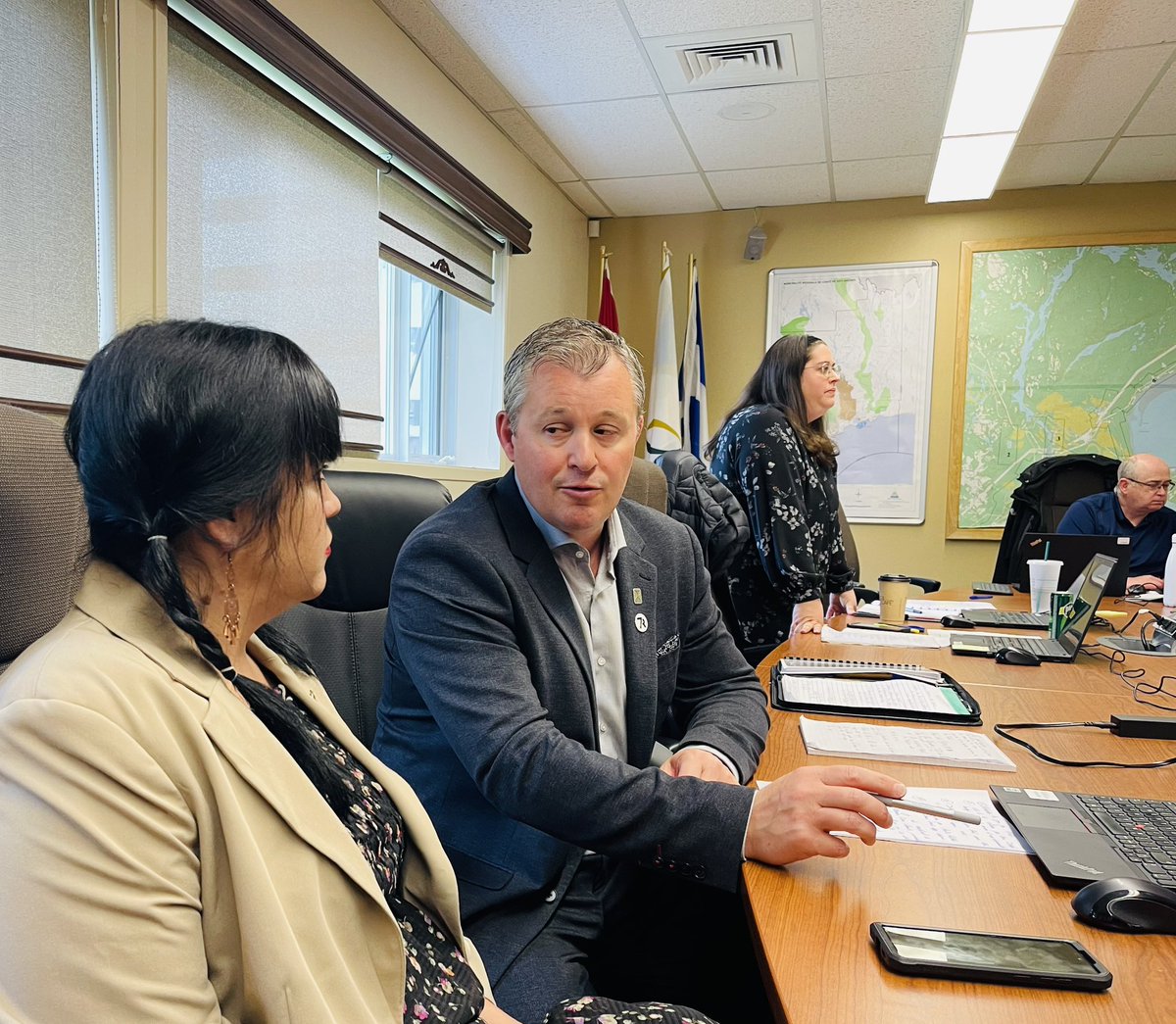 Le maire de la <a href="/VilledeSeptIles/">Ville de Sept-Îles</a> a déclaré l’état d’urgence ce matin à 8h30 pour l’Est de Sept-Iles (Lac D’aigle, Moisie, Les Plages).

Les résidents doivent quitter leur résidence avant 16h.

Soyons solidaires.

Pour toute information :  1 877 844-4545

<a href="/ITUM_Innu/">INNU TAKUAIKAN UASHAT MAK MANI-UTENAM</a> 
#septiles