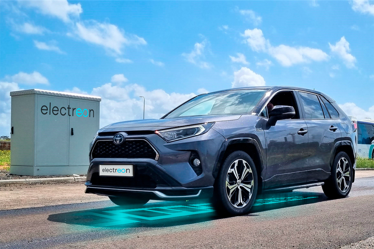 motorpuntoes's tweet photo. #Coches | El Toyota RAV4 PHEV bate un impresionante récord de autonomía, casi 2.000 km sin repostar ni recargar su batería
https://t.co/2VD5xVIMLJ
#Electreon #PHEV @ToyotaPrensa #Toyota #RAV4 #Tecnologiacoches @Electreon #wirelesscharging https://t.co/zbFupHXqQU