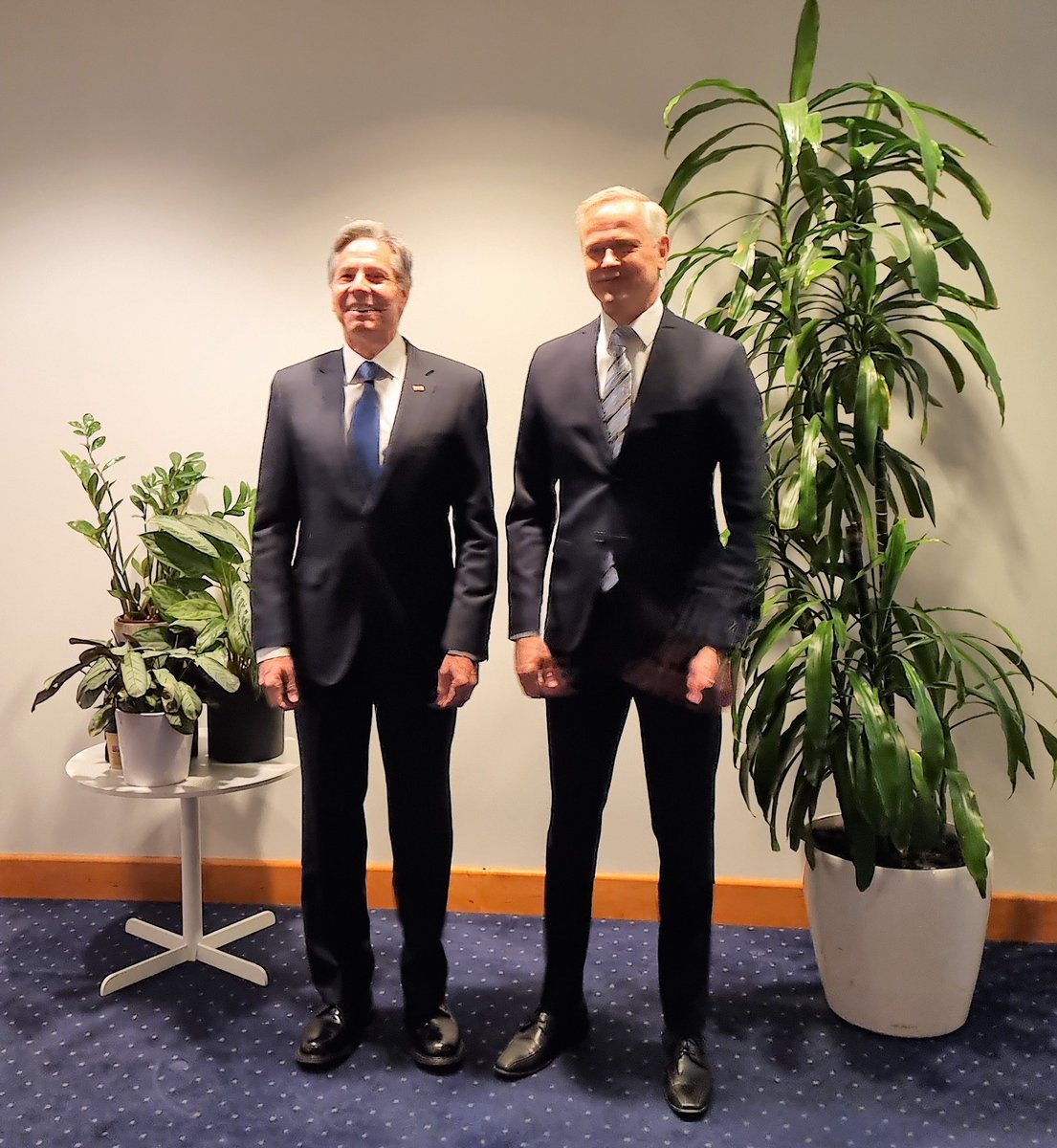 🎊 Radisson Blu Royal sai arvovieraita – vaihdoin aamulla kuulumisia Antony Blinkenin kanssa 🤝 Antony kehui vuolaasti kaunista hotelliamme ja upeaa palvelua siellä. Kiitokset ja terveiset Radissonin upealle porukalle, joka taas onnistui erinomaisesti. 
#Radissonblu #ablinken