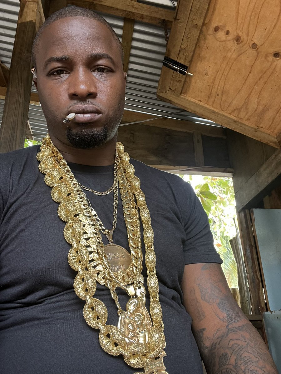 Broad day light gun buss, transport board, little do they know i darker than a panda nose….. Yota 🇱🇨