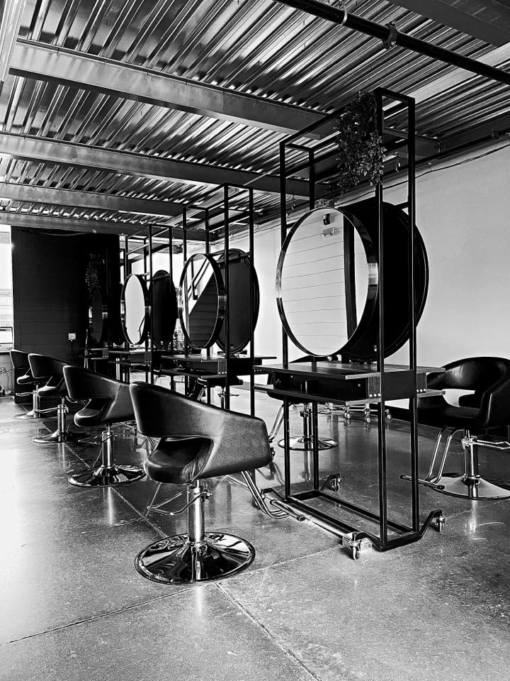 Ready for a fresh summer look? Visit Rouge Style Company and let them give you the perfect hairstyle for the season! Their talented stylists will work with you to create a look that is both stylish and easy to maintain. Book your appointment today! ☀️💇‍♀️