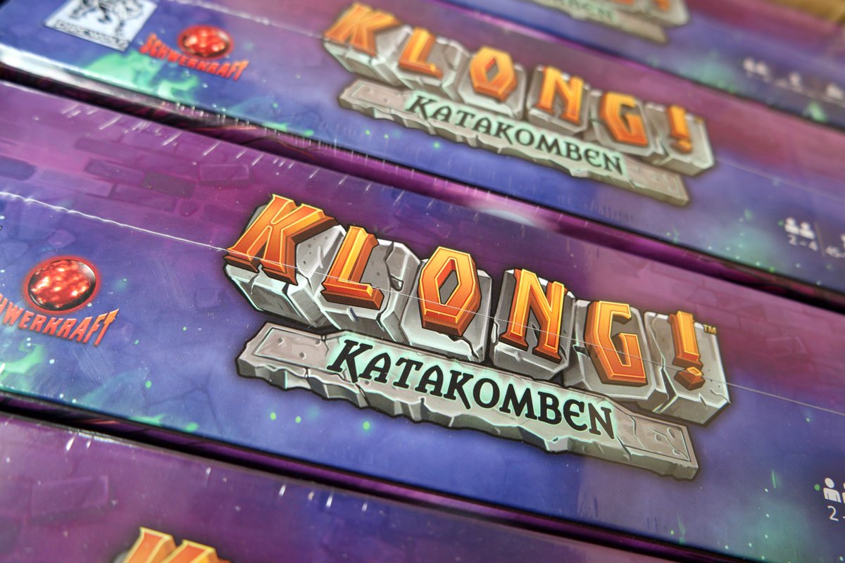 SpieleTaxi's tweet image. Es hat gescheppert! Nein! 
Es hat wums gemacht? Nein, auch nicht...
klong hat es gemacht. 

KLONG! KATAKOMBEN aus dem Hause @KraftSpiele ist heute eingetroffen.

spieletaxi.de/Klong-Katakomb…

#Schwerkraft #Klong #Clank #brettspiele #brettspiel #gesellschaftsspiel #spieletaxi