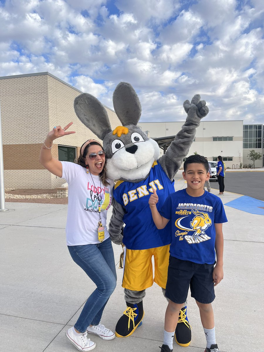 HaPpY LaSt DaY oF sChOoL! 💛💙
Last day together in 4th grade with my boy! 👦🏻 So proud of all that he has accomplished this school year! 🐰 #BelieveEmbraceAccelerate