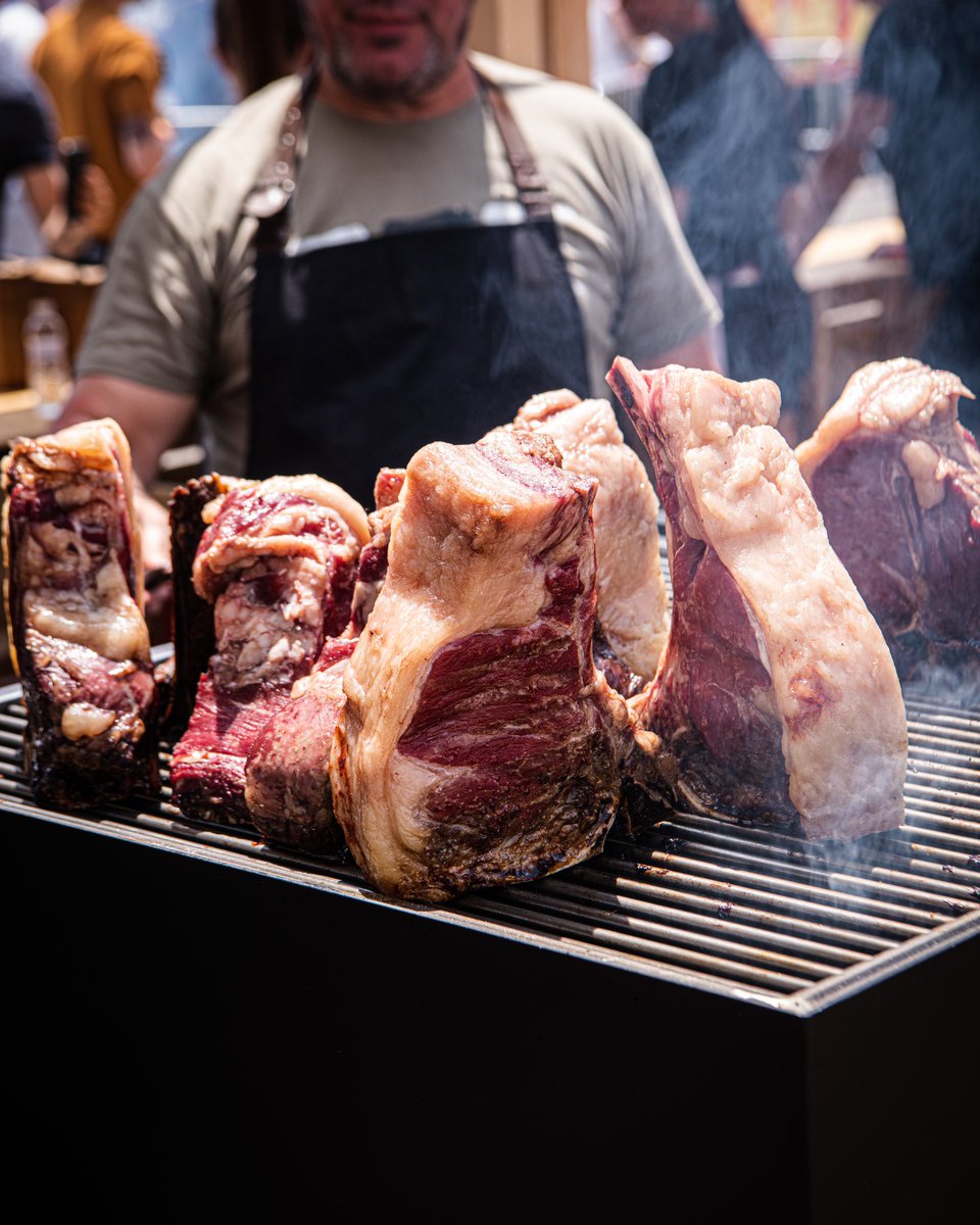 Empieza el #MeatandFire! Del 2 a 4 de junio no te pierdas el festival gastronómico que reúne a los mejores parrilleros de todo el mundo. Disfruta de los platos de carne a la brasa que cada chef cocinará con su toque personal, acompañados de una selección de nuestros vinos.
¡Te
