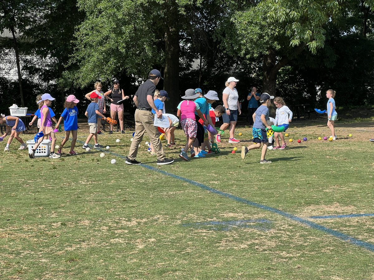 GlebeVolunteers's tweet image. Happy Field Day!!!! 
#APSGetInvolved