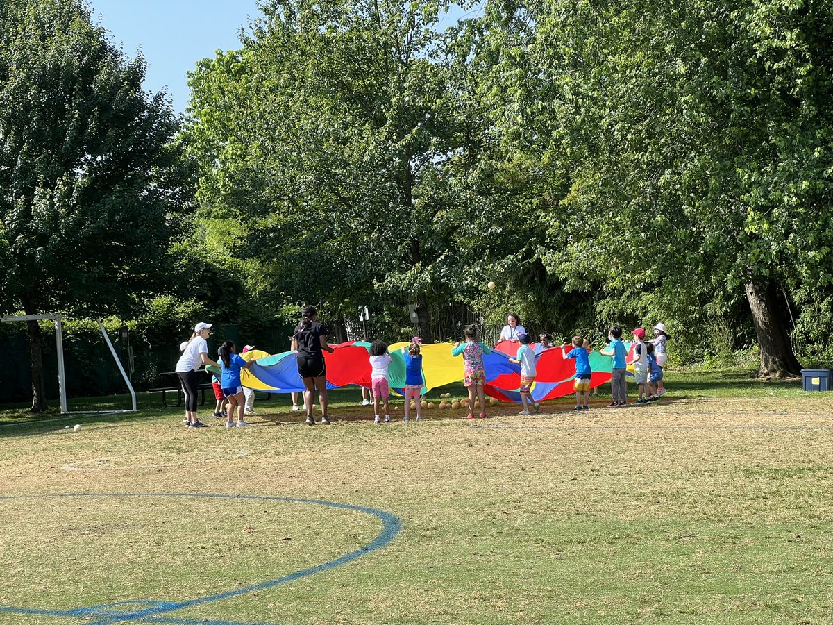 GlebeVolunteers's tweet image. Happy Field Day!!!! 
#APSGetInvolved